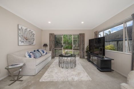 Photo of property in 103 Golfland Drive, Golflands, Auckland, 2013