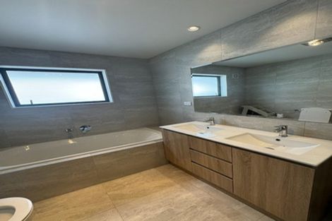 Photo of property in 27c Sunnyside Road, Sunnyvale, Auckland, 0612