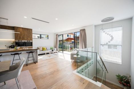 Photo of property in 25b Kiteroa Terrace, Rothesay Bay, Auckland, 0630