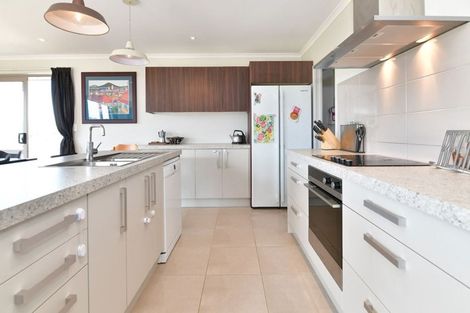 Photo of property in 8 Resolution Drive, Gulf Harbour, Whangaparaoa, 0930