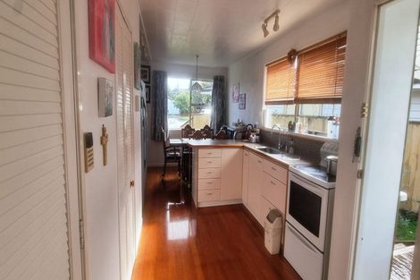 Photo of property in 14 Vina Place, Massey, Auckland, 0614