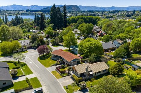 Photo of property in 3 Heuchan Lane, Wanaka, 9305