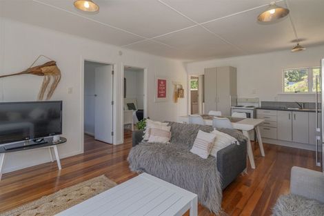 Photo of property in 4 Ocean Beach Road, Tairua, 3508