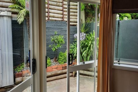 Photo of property in 2 Yale Road, Mount Cook, Wellington, 6021