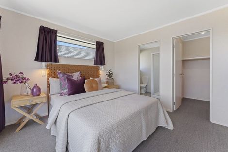 Photo of property in 17 Meridian Grove, Kelvin Grove, Palmerston North, 4414