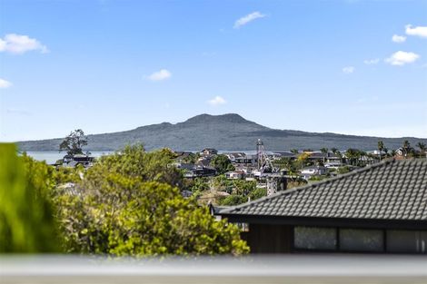 Photo of property in 52 Woodlands Crescent, Browns Bay, Auckland, 0630