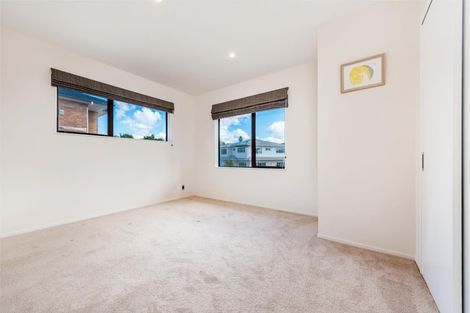 Photo of property in 21 Midhurst Avenue, Henderson, Auckland, 0612