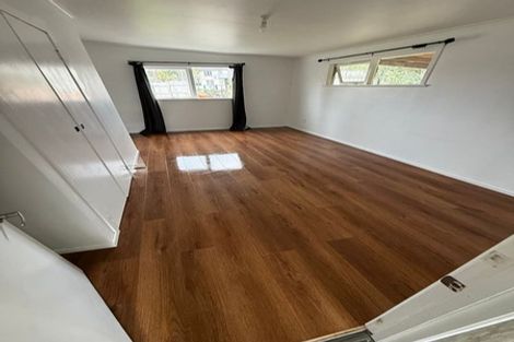 Photo of property in 49 Lauderdale Road, Birkdale, Auckland, 0626