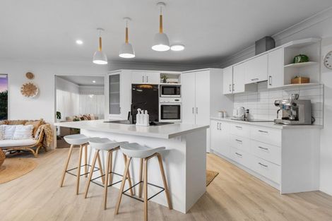 Photo of property in 16 Oriental Parade, Papamoa Beach, Papamoa, 3118