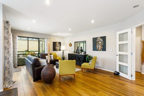 Photo of property in 16 Mural Place, Greenhithe, Auckland, 0632