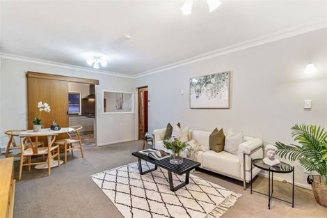 Photo of property in 1/2 Northall Road, New Lynn, Auckland, 0600