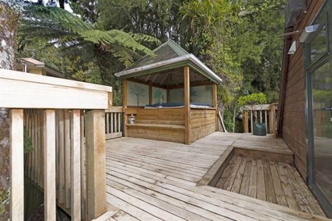 Photo of property in 566 Scenic Drive, Waiatarua, Auckland, 0612