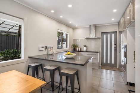 Photo of property in 16a Huapai Street, Onehunga, Auckland, 1061