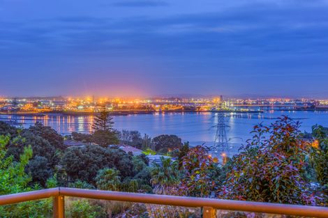 Photo of property in 8 Hoskins Avenue, Hillsborough, Auckland, 1042