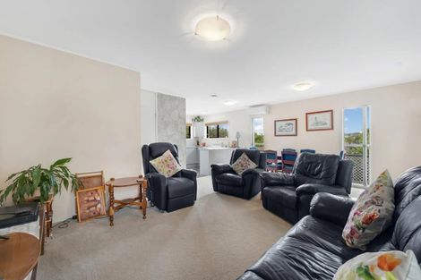 Photo of property in 58b Mirrabooka Avenue, Botany Downs, Auckland, 2010