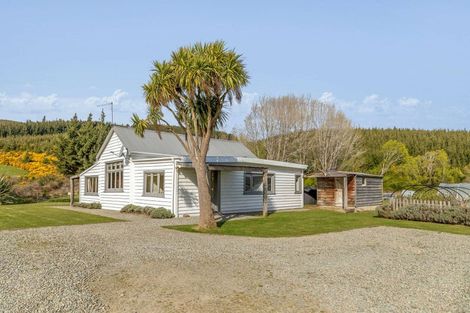 Photo of property in 948 Dipton Mossburn Road, Castle Downs, Dipton, 9791