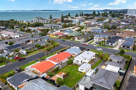 Photo of property in 11 West Hoe Road, Orewa, 0931