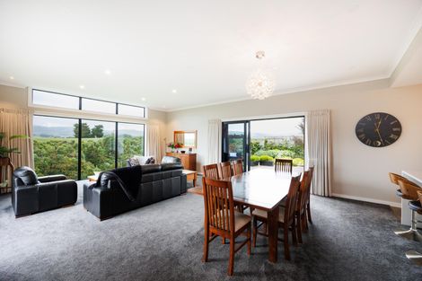 Photo of property in 10 Coutts Way, Fitzherbert, Palmerston North, 4410