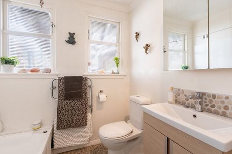 Photo of property in 48 Tiromoana Road, Raumati South, Paraparaumu, 5032