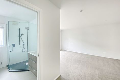 Photo of property in 1/7 Musick Point Road, Bucklands Beach, Auckland, 2012