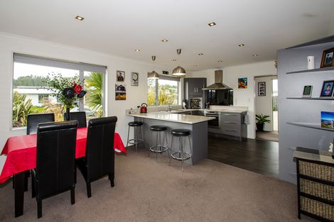 Photo of property in 28 Severn Street, Green Island, Dunedin, 9018