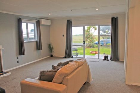 Photo of property in 17 Marine Parade, Carters Beach, Westport, 7825