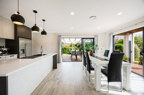 Photo of property in 15 Vogwill Road, Kumeu, 0810