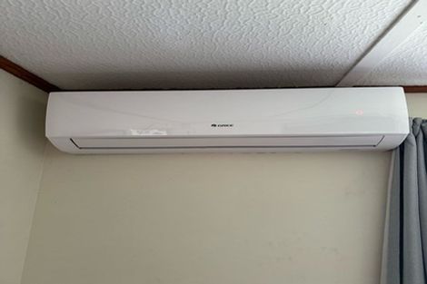 Photo of property in 136 Great South Road, Huntly, 3700