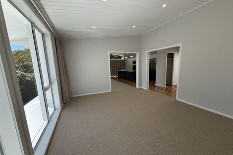 Photo of property in 42 Versailles Street, Karori, Wellington, 6012