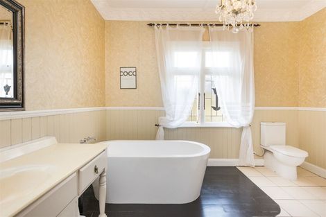 Photo of property in 10 Milverton Avenue, Hokowhitu, Palmerston North, 4410