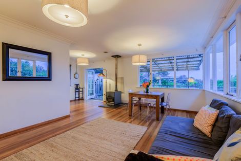 Photo of property in 8 Hoskins Avenue, Hillsborough, Auckland, 1042