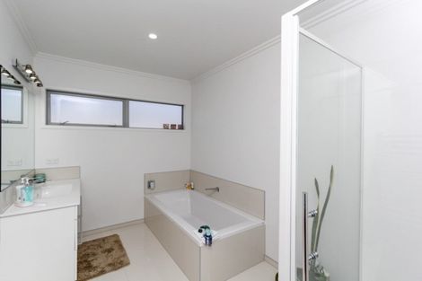Photo of property in 18 Wentworth Lane, Waiwhakaiho, New Plymouth, 4312