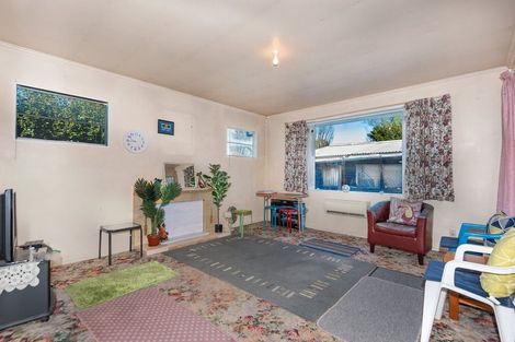 Photo of property in 2/102 Yaldhurst Road, Sockburn, Christchurch, 8042