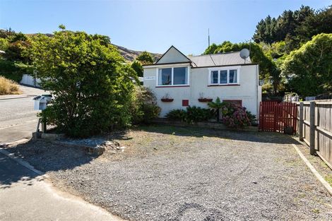Photo of property in 24 Voelas Road, Lyttelton, 8082