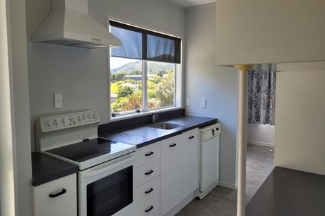 Photo of property in 22 Jasmine Grove, Maungaraki, Lower Hutt, 5010
