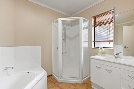 Photo of property in 50 Nielsen Gardens, Rototuna, Hamilton, 3210