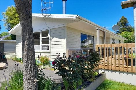 Photo of property in 2 Norfolk Road, Waipahihi, Taupo, 3330