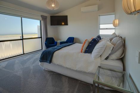 Photo of property in 98 The Esplanade, Westshore, Napier, 4110