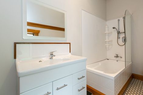 Photo of property in 10 Brewster Street, Bluff Hill, Napier, 4110