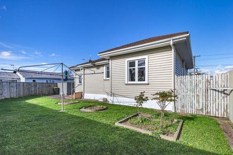 Photo of property in 13 Winchester Street, Levin, 5510