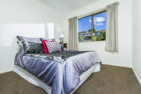 Photo of property in 1/5 Clematis Avenue, Murrays Bay, Auckland, 0630