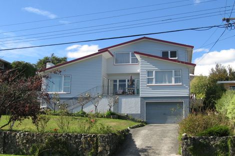 Photo of property in 17 Dowling Grove, Silverstream, Upper Hutt, 5019