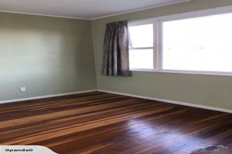 Photo of property in 147 Ruskin Road, Newlands, Wellington, 6037