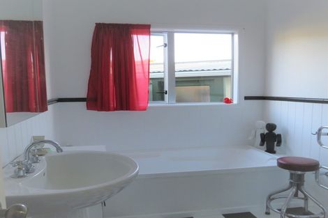 Photo of property in 53 Fortescue Street, Mahia, Nuhaka, 4198