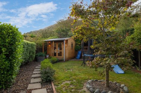 Photo of property in 24 Waimarama Street, Waikawa, Picton, 7220