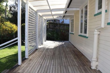 Photo of property in 38 Potter Avenue, Northcote, Auckland, 0627