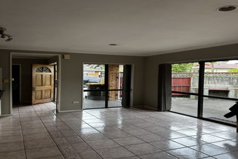 Photo of property in 1/47 Carnoustie Drive, Wattle Downs, Auckland, 2103