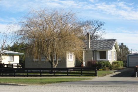 Photo of property in 16 Great North Road, Winton, 9720