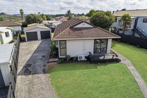 Photo of property in 71 Burundi Avenue, Clendon Park, Auckland, 2103