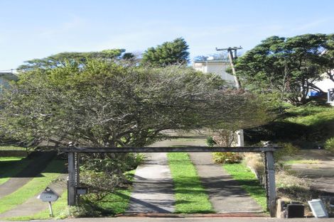 Photo of property in 112a Newlands Road, Newlands, Wellington, 6037